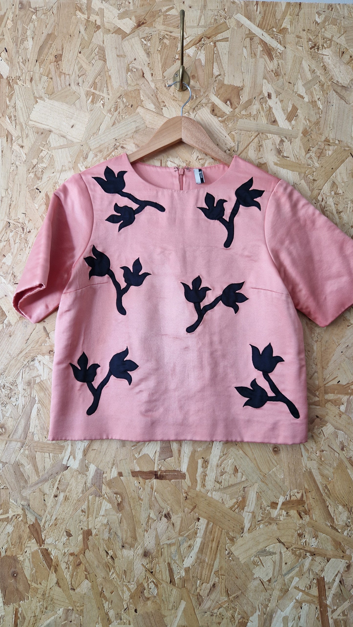 Preloved Topshop Short Sleeve Heavy Matt Satin Top with Appliqué Pattern Size 10