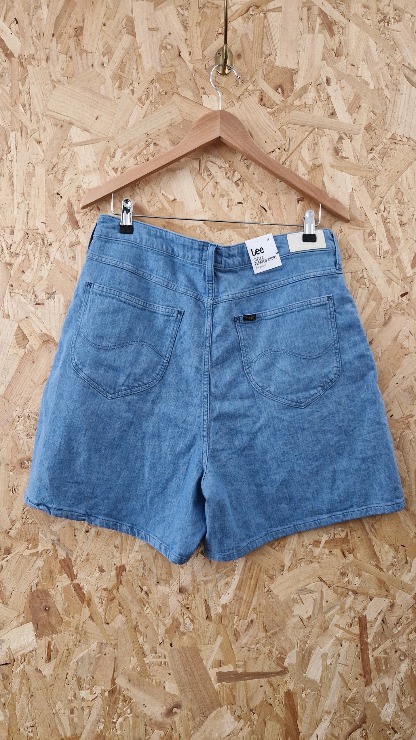 Preloved Lee Stella Pleated Shorts Size 32