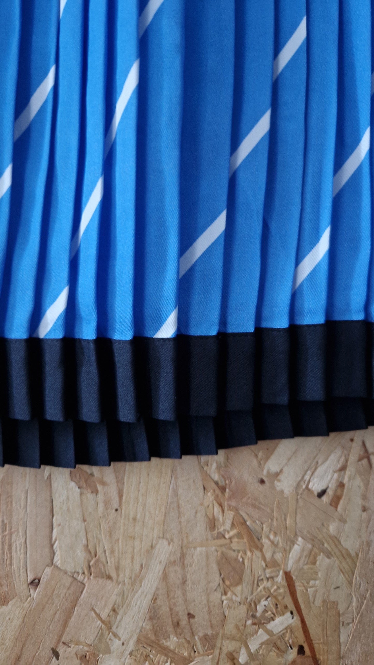 Preloved Victoria Victoria Beckham Pleated Printed Skirt Size 8