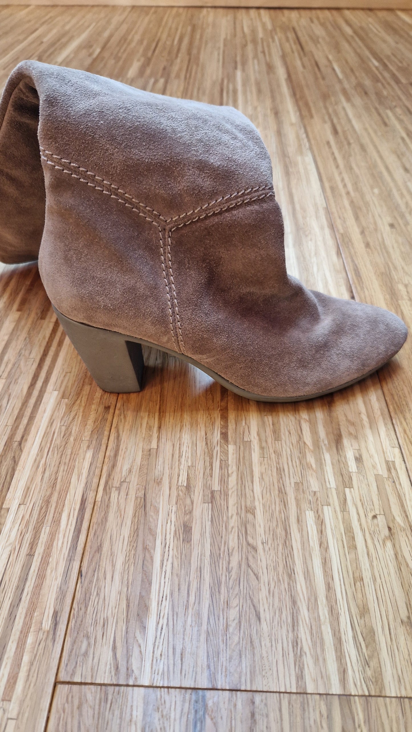 Preloved La Scarpa Suede Knee High Zip-Up Heeled Boots Size 39