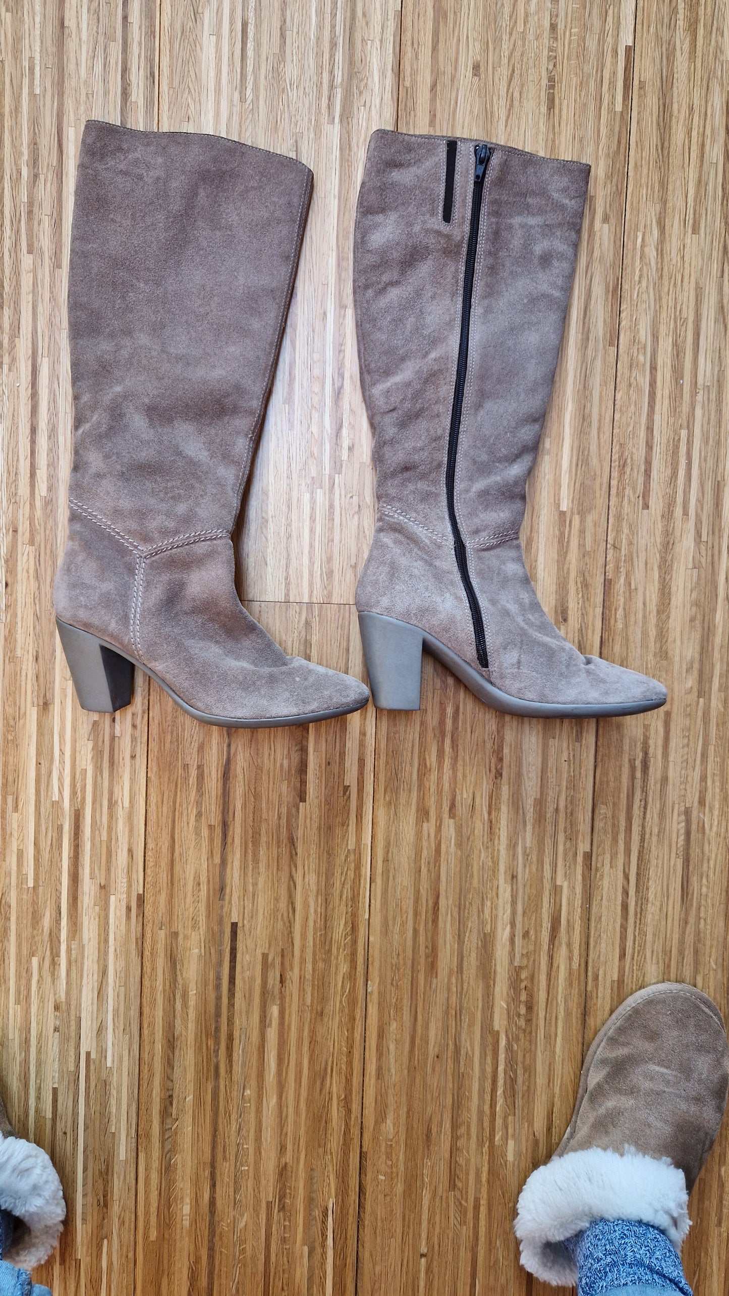 Preloved La Scarpa Suede Knee High Zip-Up Heeled Boots Size 39