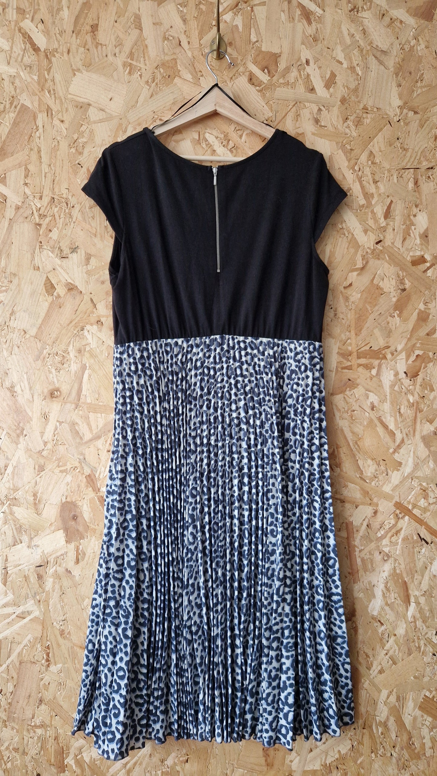 Preloved Oliver Bonas Cap Sleeve Jersey Top Dress with Animal Print Pleated Skirt Size 14