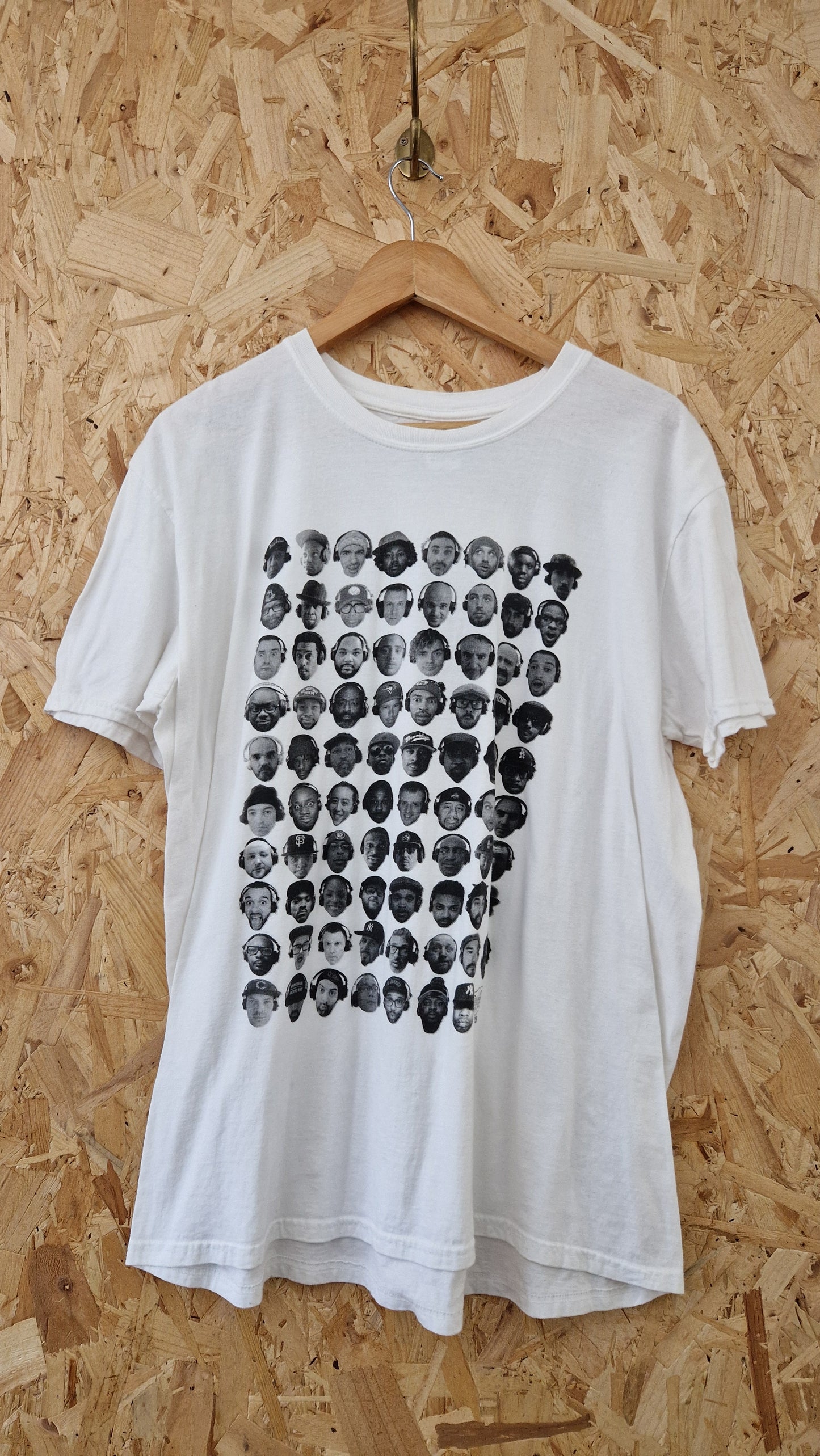 Preloved 'DJ Faces' Short Sleeve T-Shirt Size XLarge