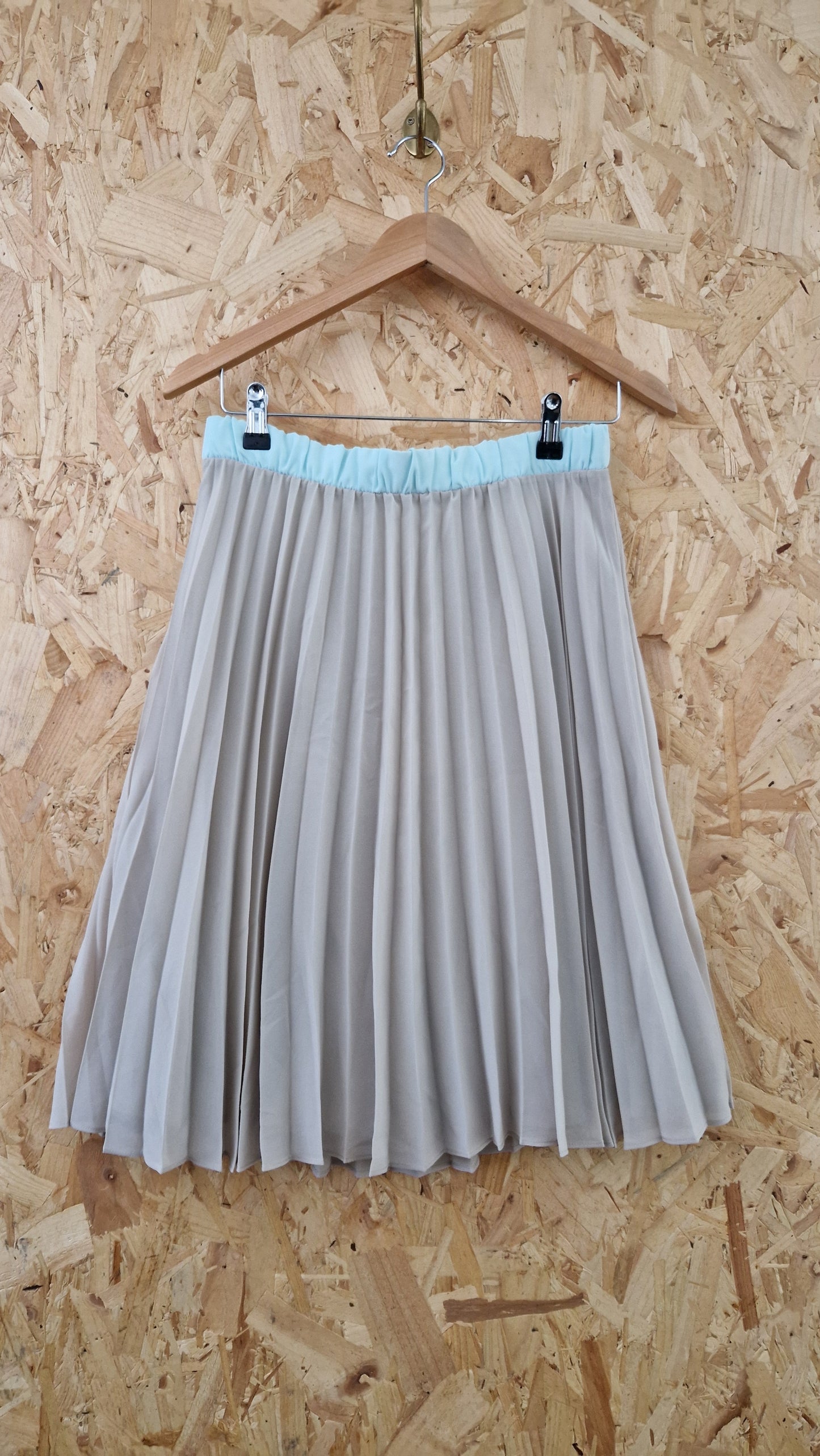 Brand New COS Pleated Skirt with Contrast Waistband Size 12 Eu Size 38