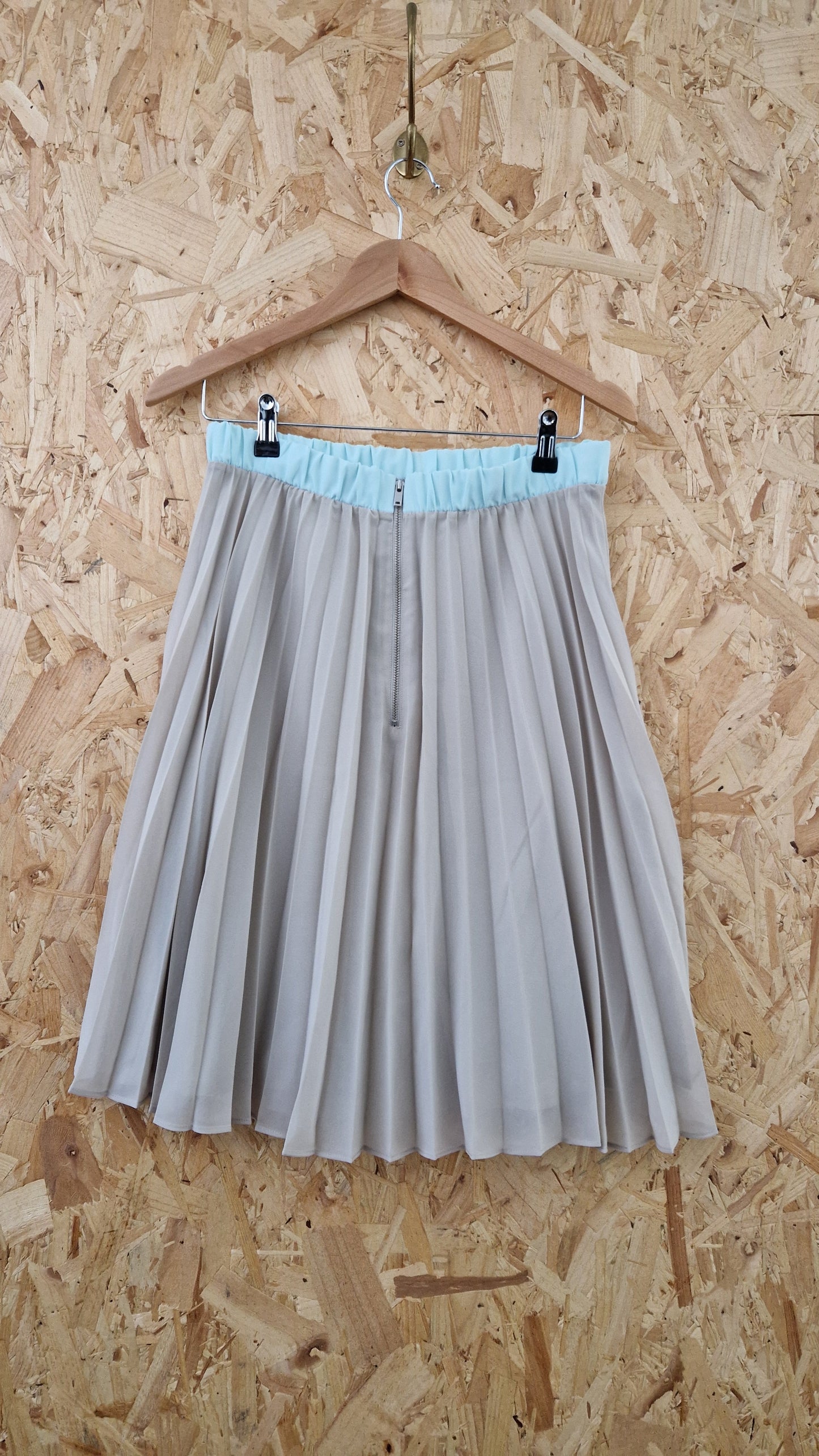 Brand New COS Pleated Skirt with Contrast Waistband Size 12 Eu Size 38