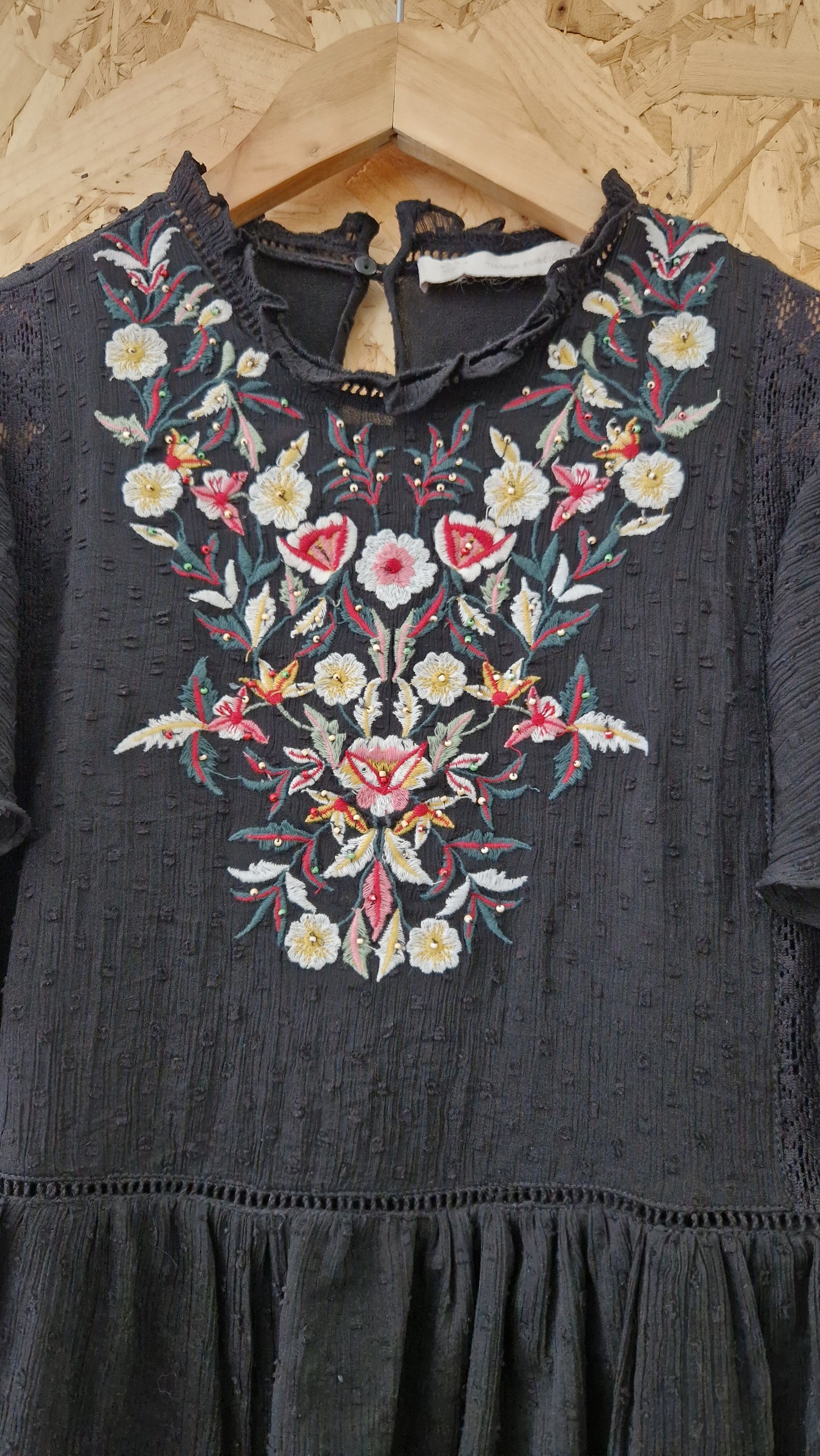 Preloved Zara Flutter Sleeve Top with Embroidery Size Medium