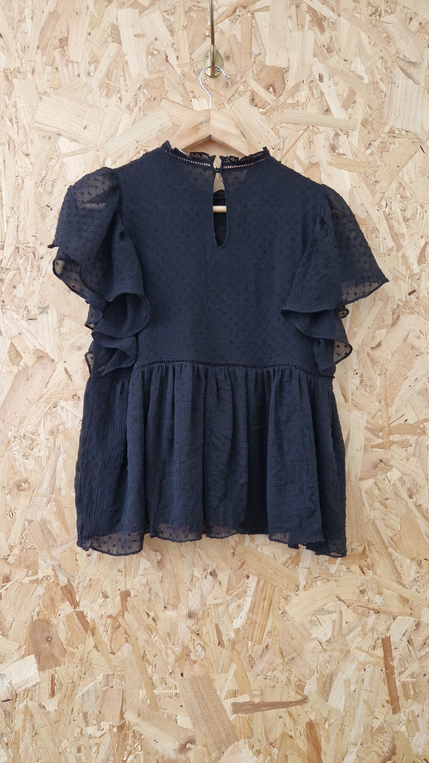 Preloved Zara Flutter Sleeve Top with Embroidery Size Medium