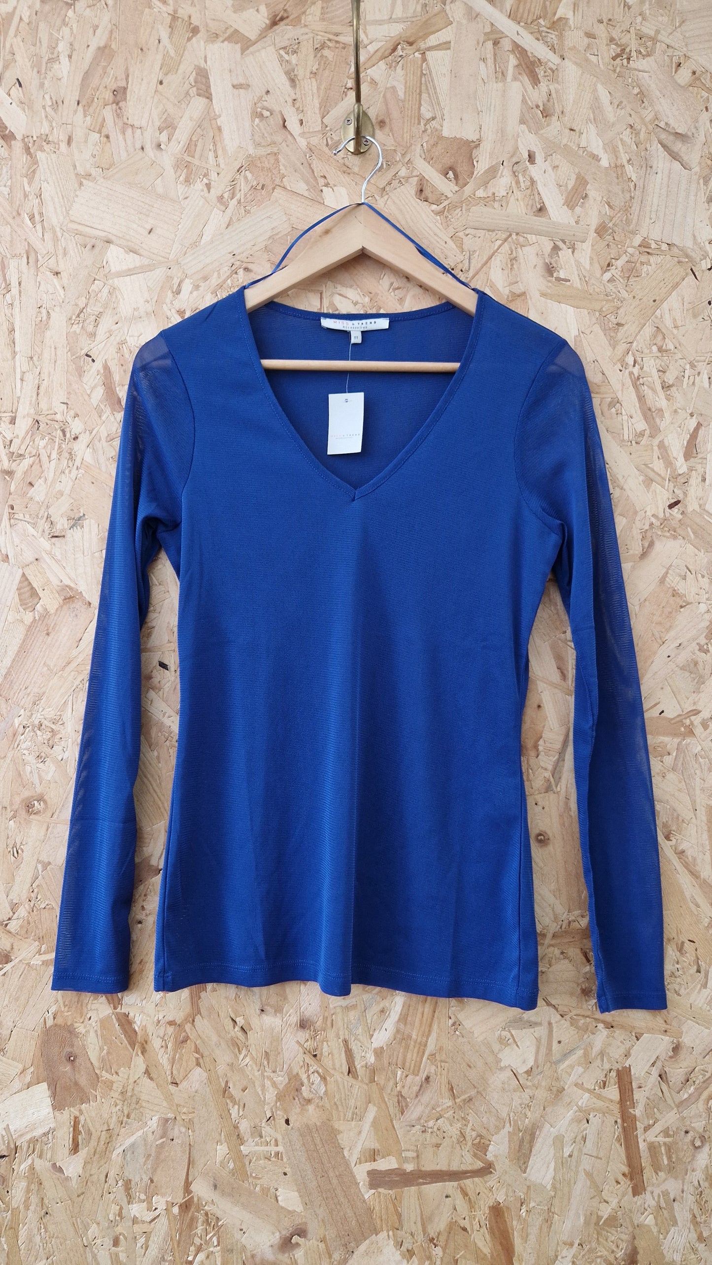 Brand New Long Sleeve V-Neck Mesh Top Size 10