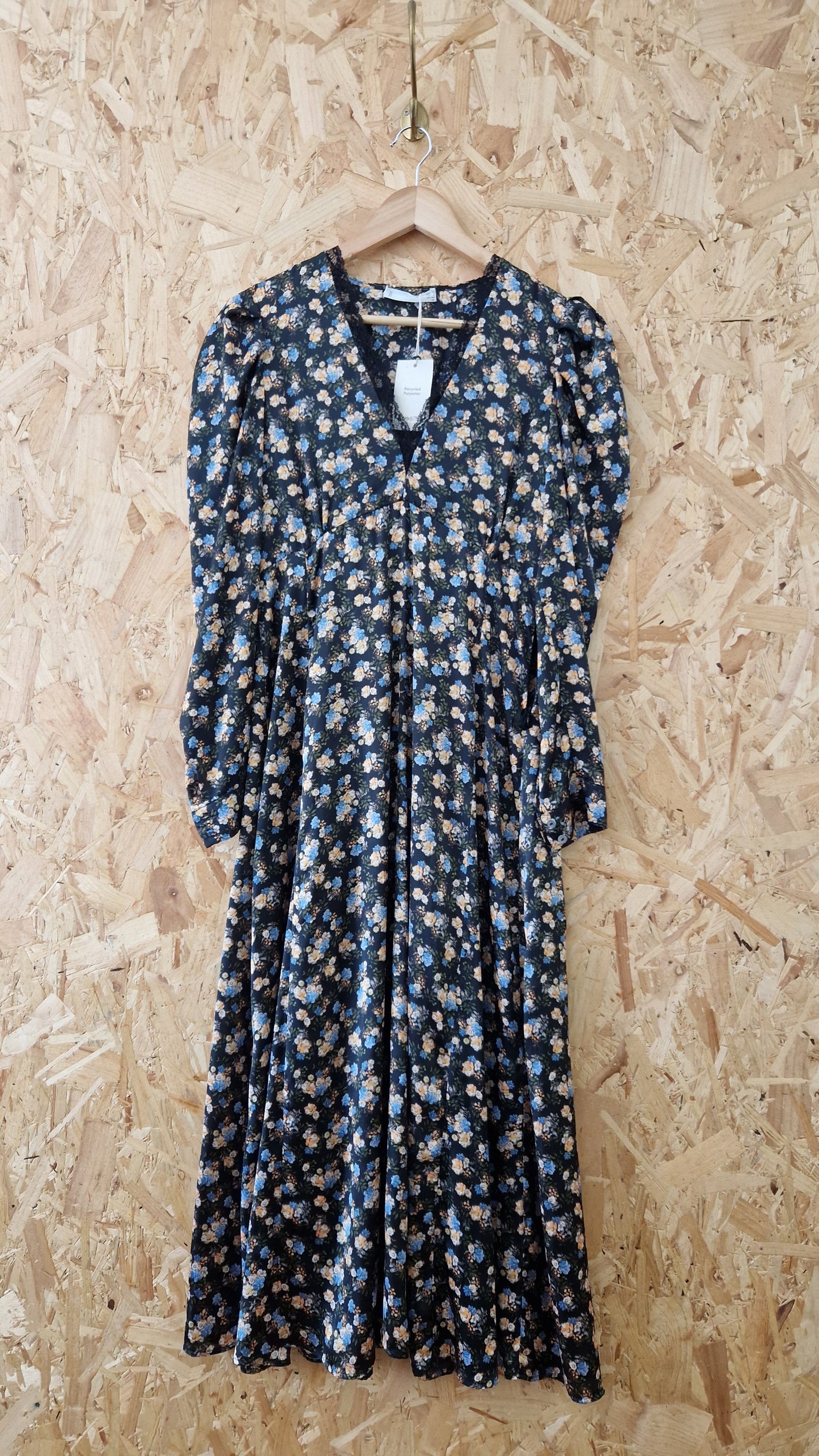 Brand New Mango Long Sleeve V Neck Empire Line Floral Satin Dress Size Medium