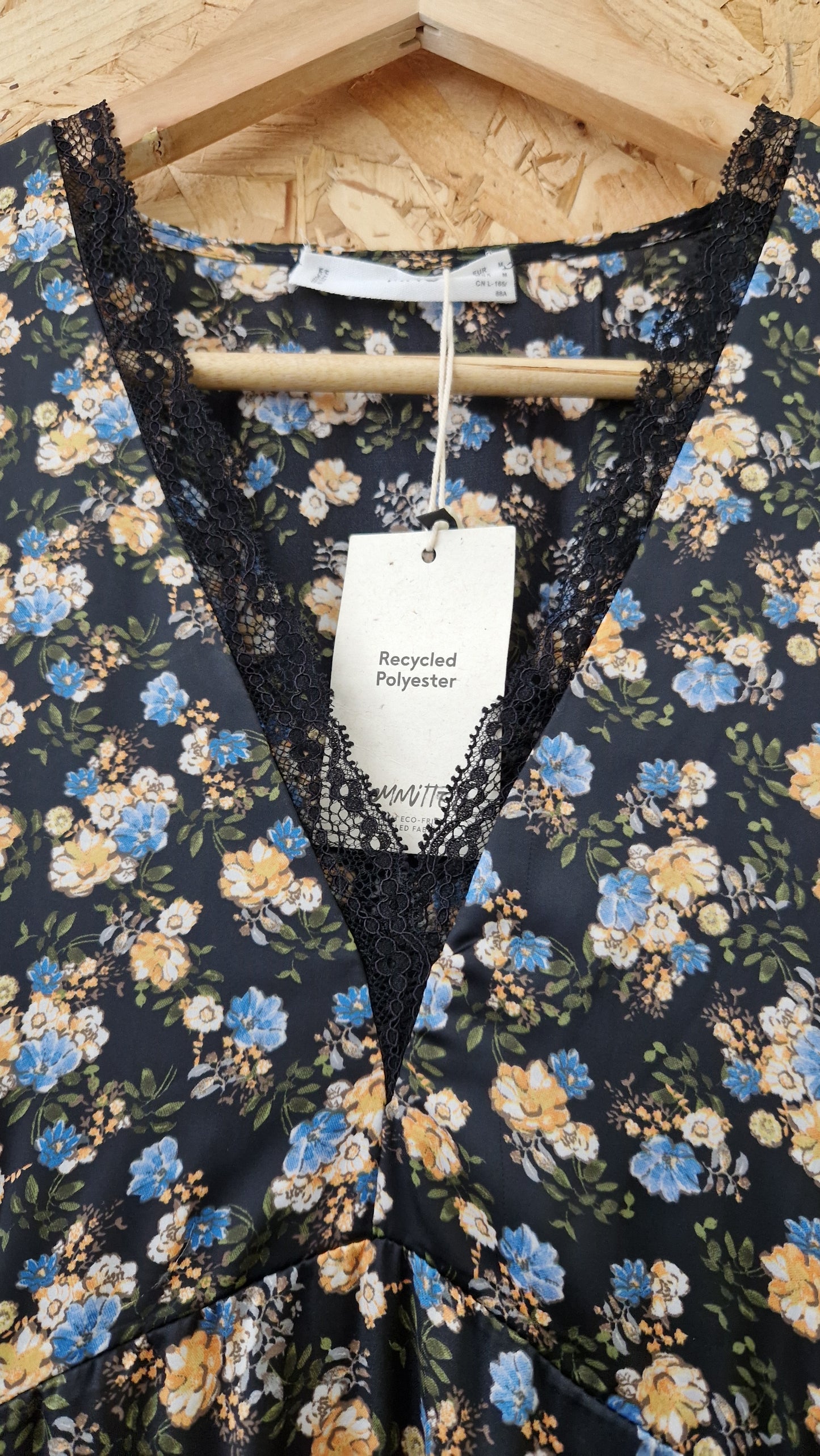 Brand New Mango Long Sleeve V Neck Empire Line Floral Satin Dress Size Medium
