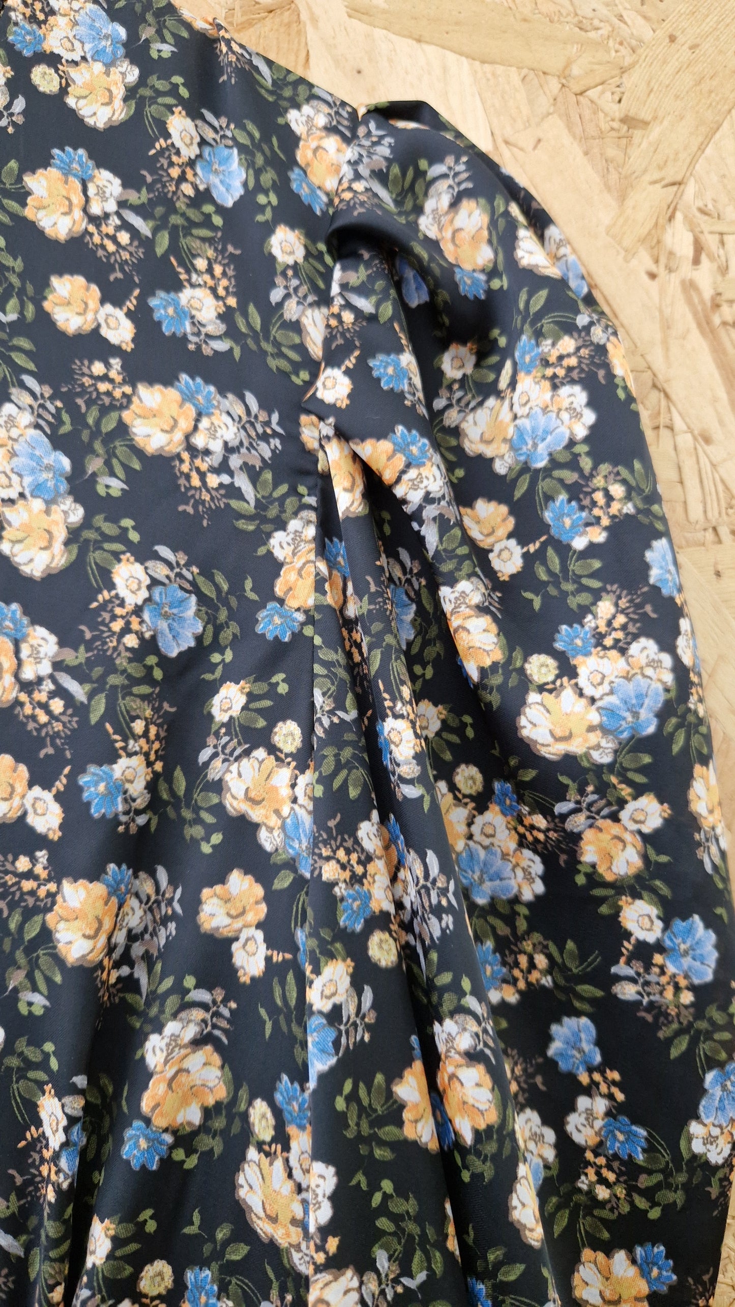 Brand New Mango Long Sleeve V Neck Empire Line Floral Satin Dress Size Medium