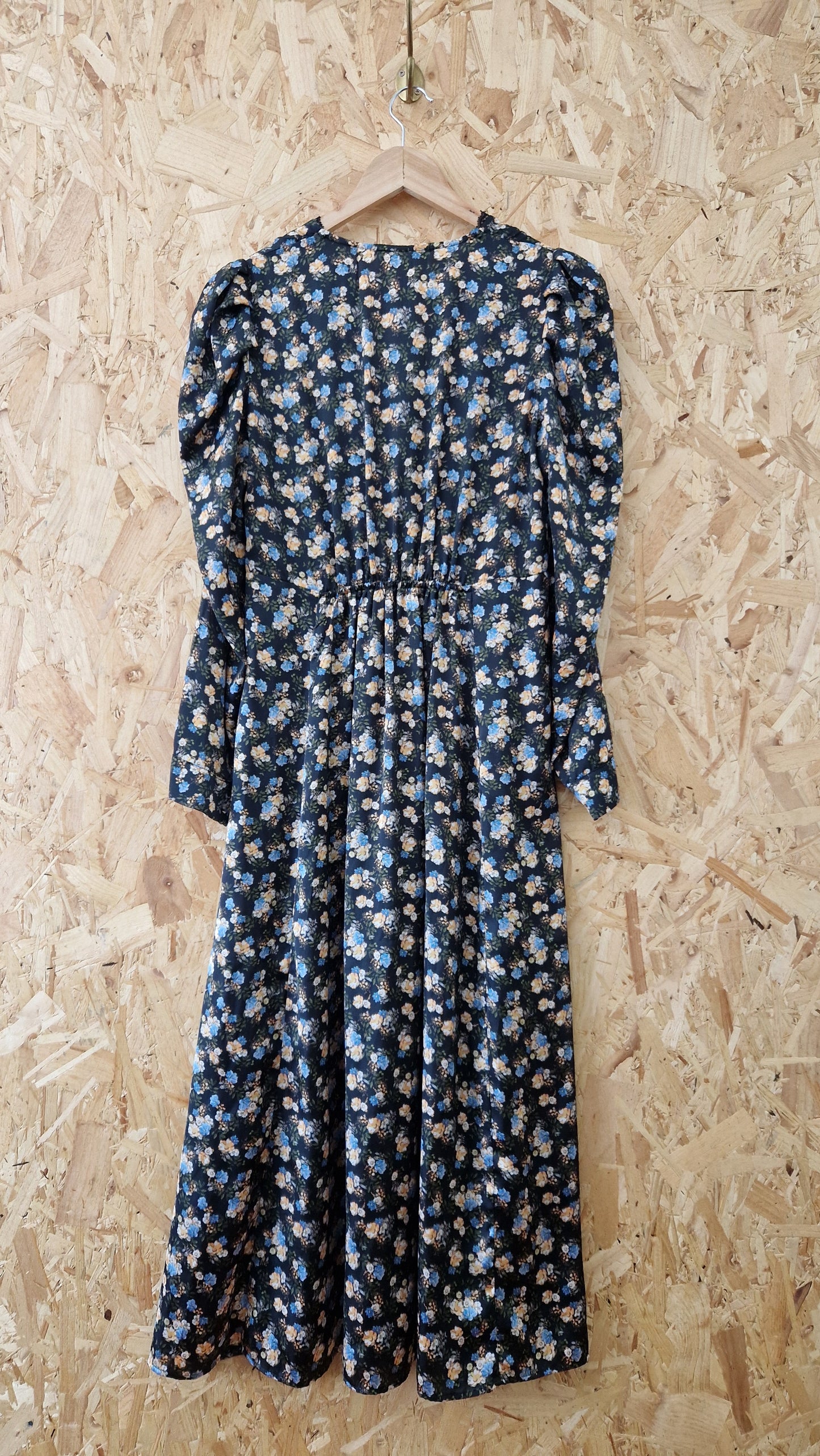Brand New Mango Long Sleeve V Neck Empire Line Floral Satin Dress Size Medium