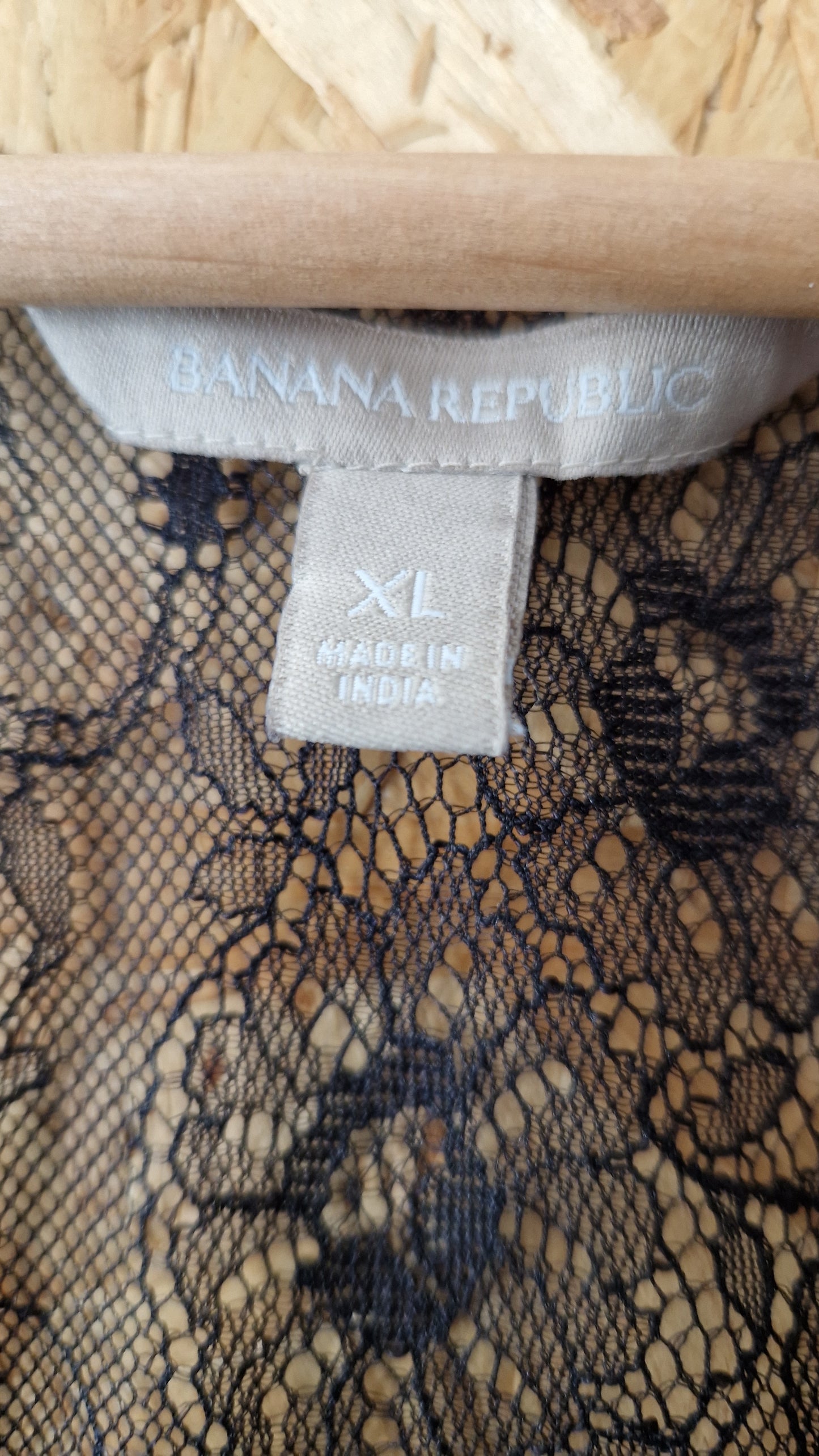 Preloved Cap Sleeve Banana Republic Blouse with Lace Insert Size XLarge