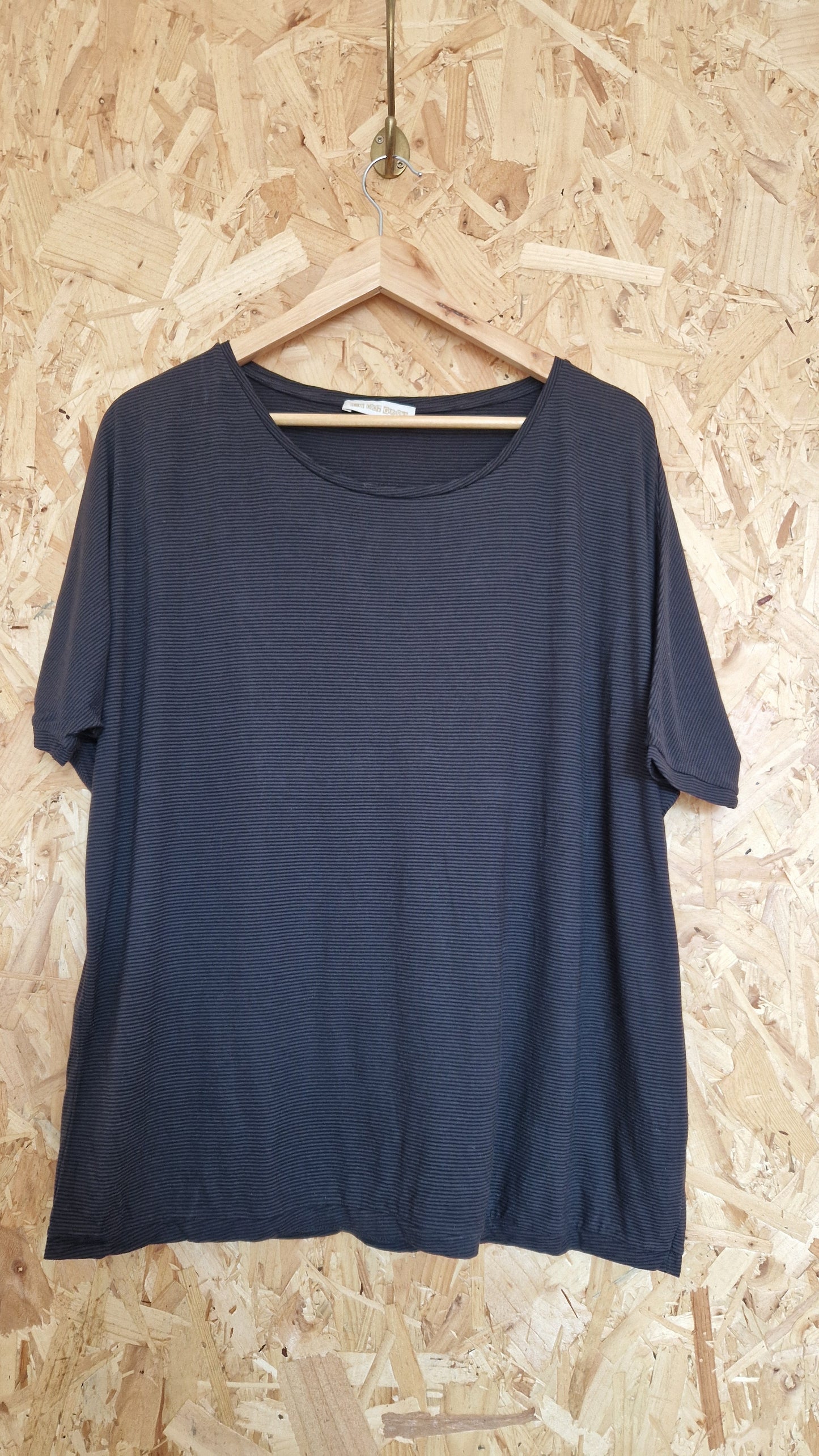 Preloved KDG Oversized Fine Stripe Batwing Sleeve T-Shirt Size XSmall