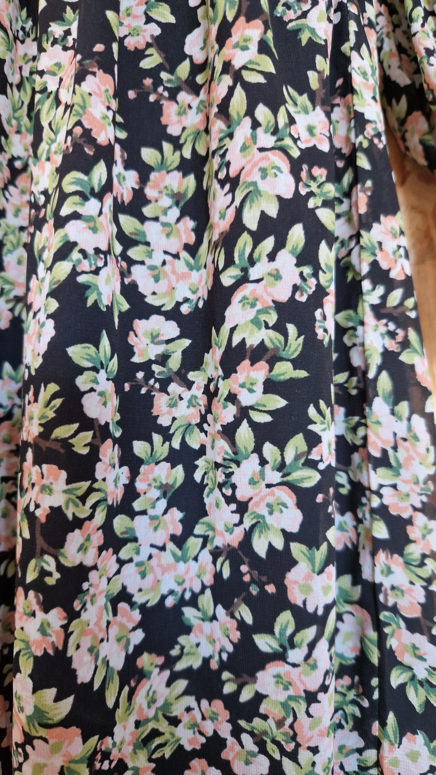 Preloved ASOS DESIGN Long Sleeve Floral Printed Dress with Shirred Front & Cuff Detail Size 8