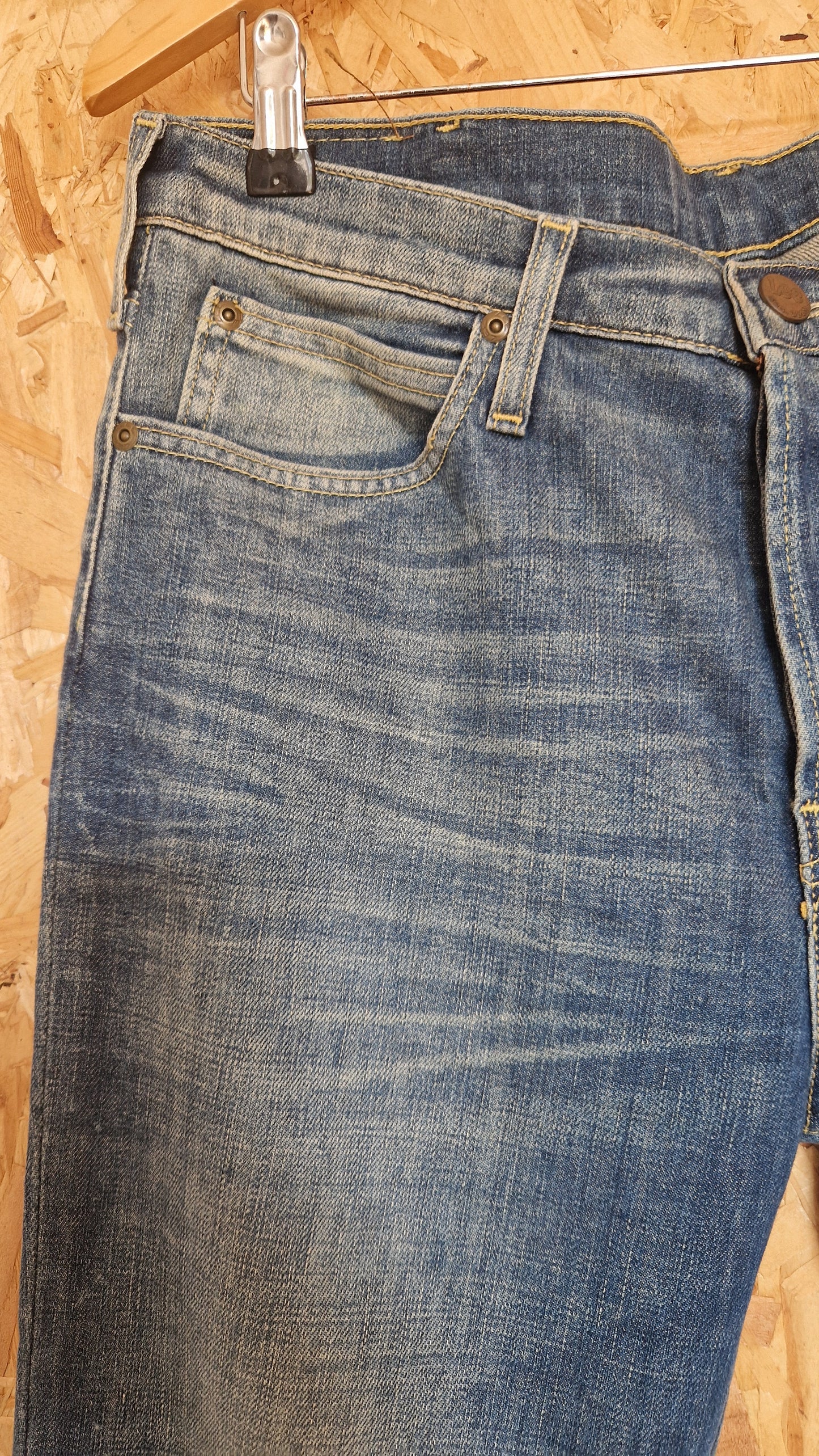 Preloved Lee Jegger Jeans Waist Size 33 Leg Length 32 (shorten to 30)