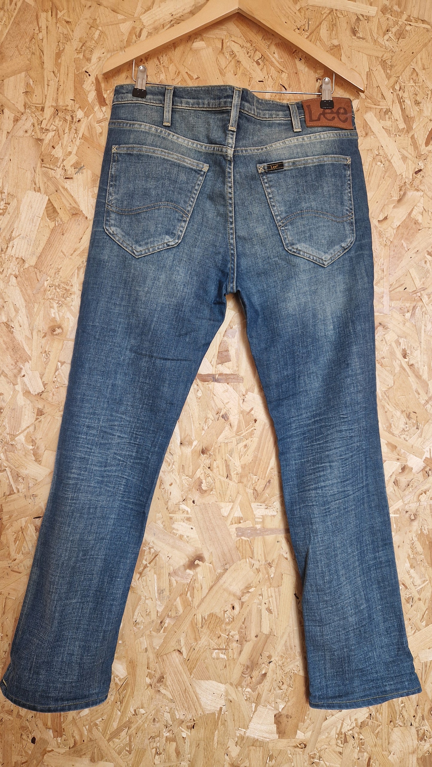 Preloved Lee Jegger Jeans Waist Size 33 Leg Length 32 (shorten to 30)