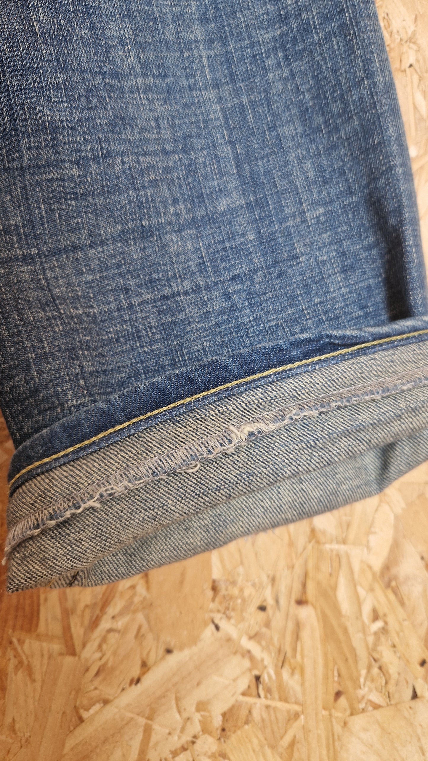 Preloved Lee Jegger Jeans Waist Size 33 Leg Length 32 (shorten to 30)