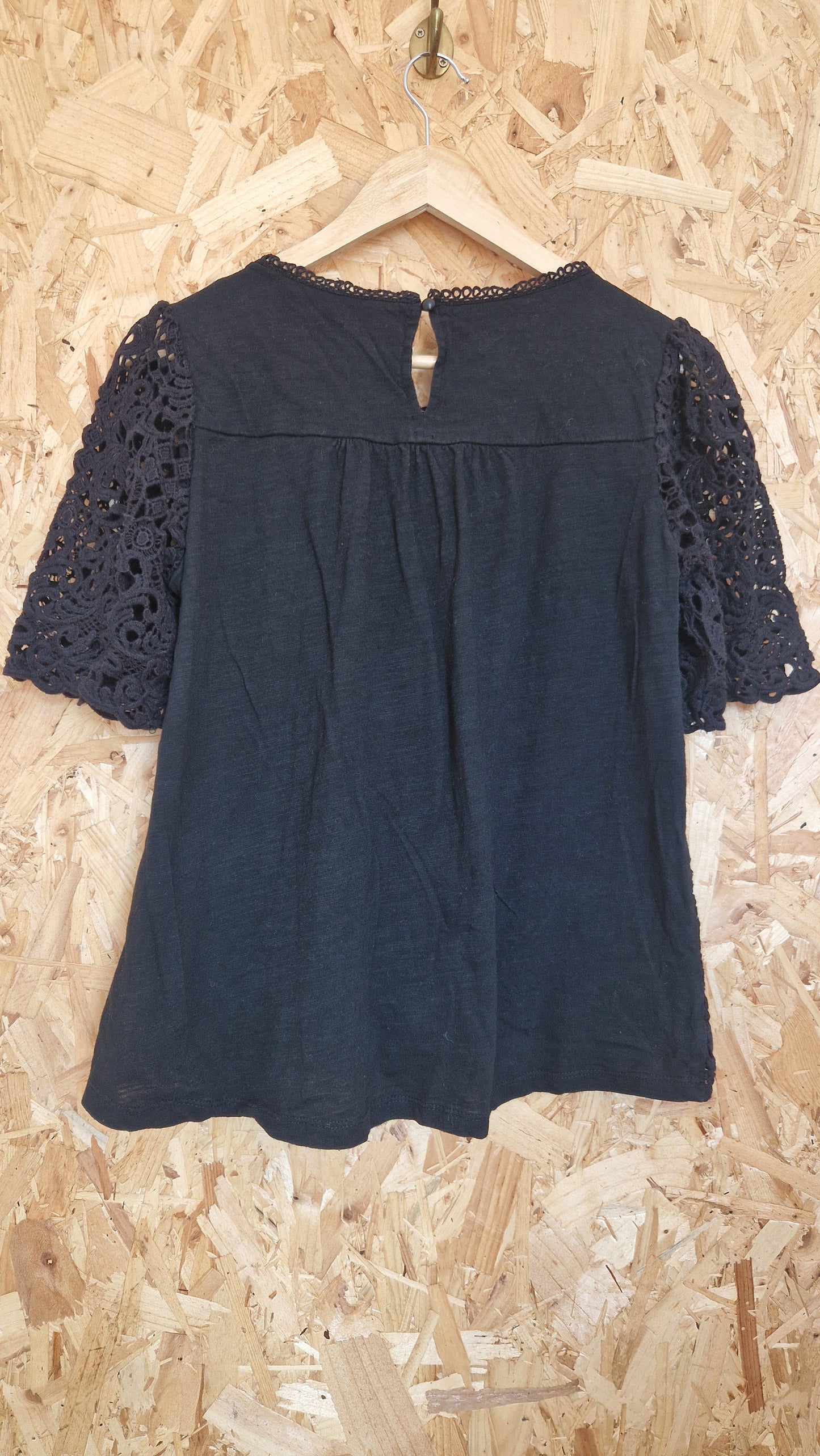 Preloved eri + ali Short Sleeve Crochet Front Top Size Medium