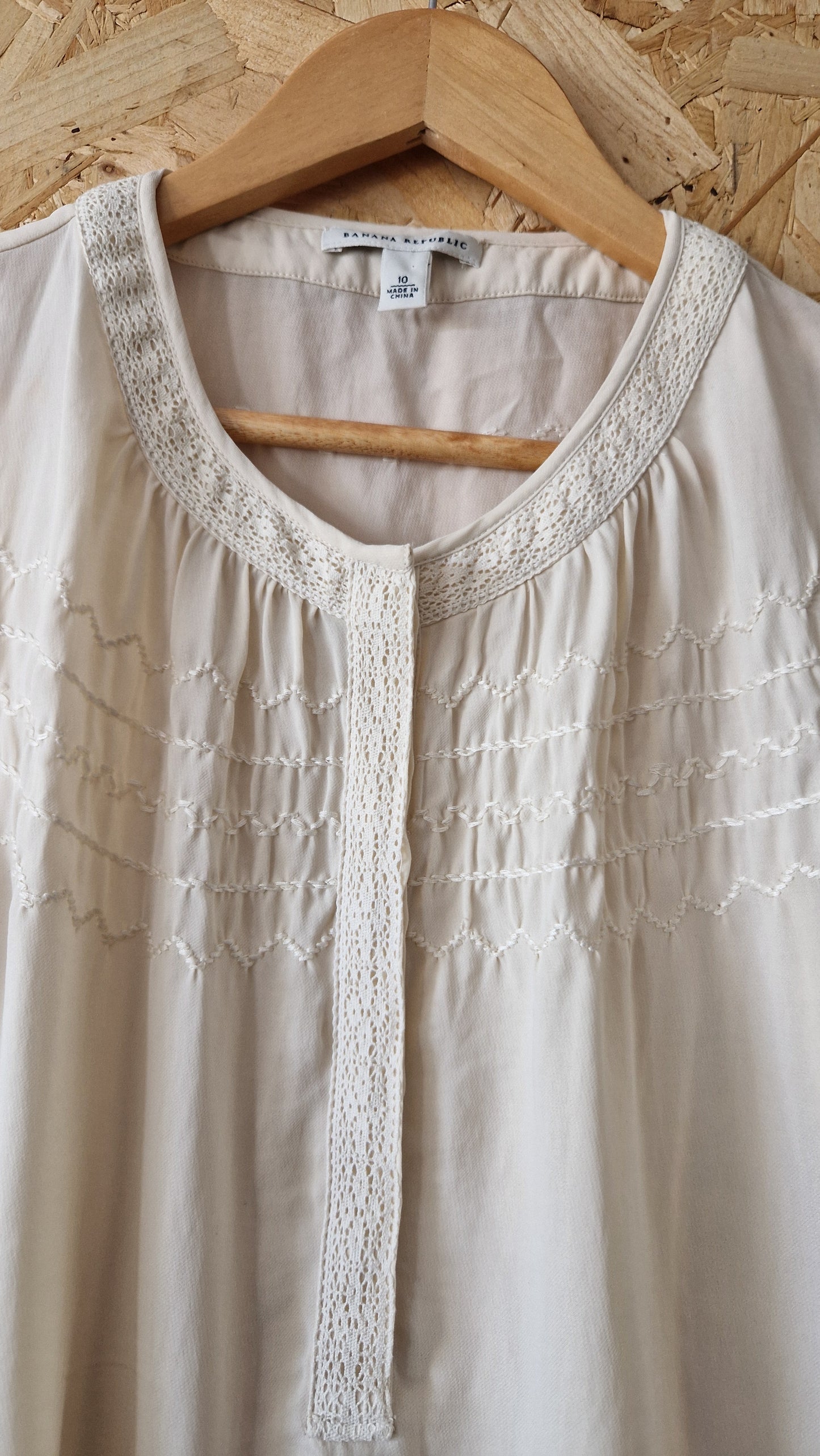 Preloved Banana Republic Sleeveless Top with Crochet Trim Size 10