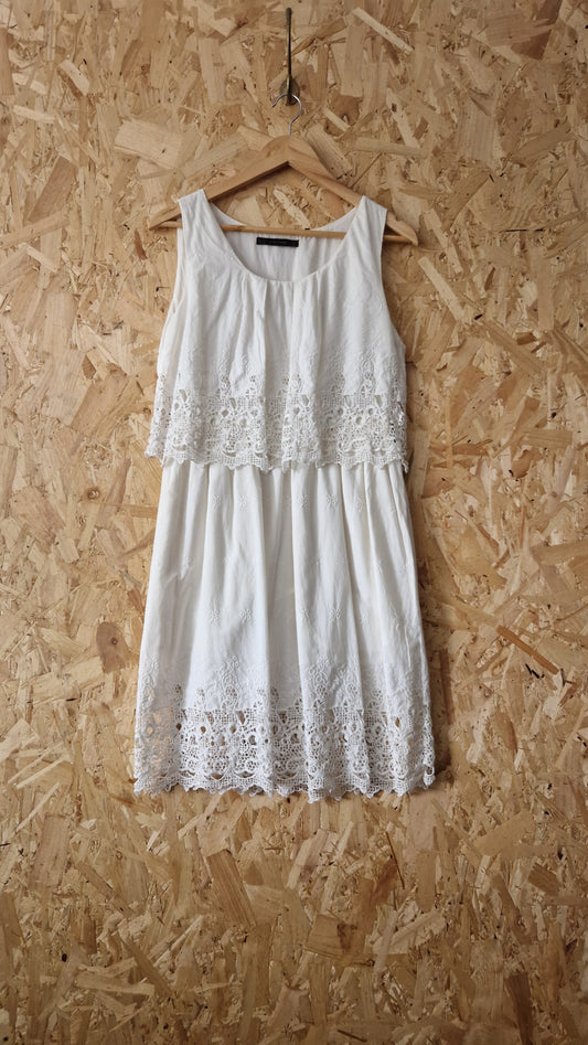 Preloved Zara Sleeveless Embroidered Lace Detailed Dress Size Small