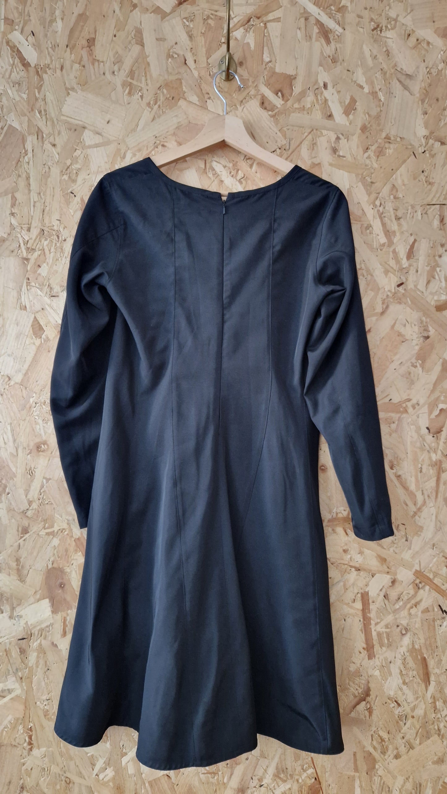 Preloved J+ Uniqlo Long Sleeve Split Neckline Dress Size Medium