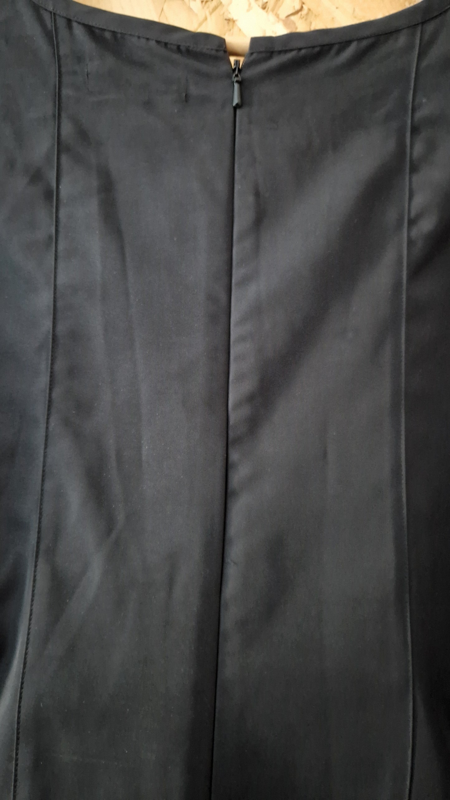 Preloved J+ Uniqlo Long Sleeve Split Neckline Dress Size Medium