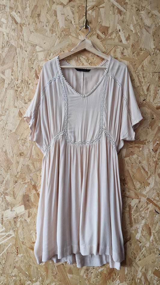 Preloved Zara Cap Sleeve Lined Dress with Crochet Lace Detail Size Medium