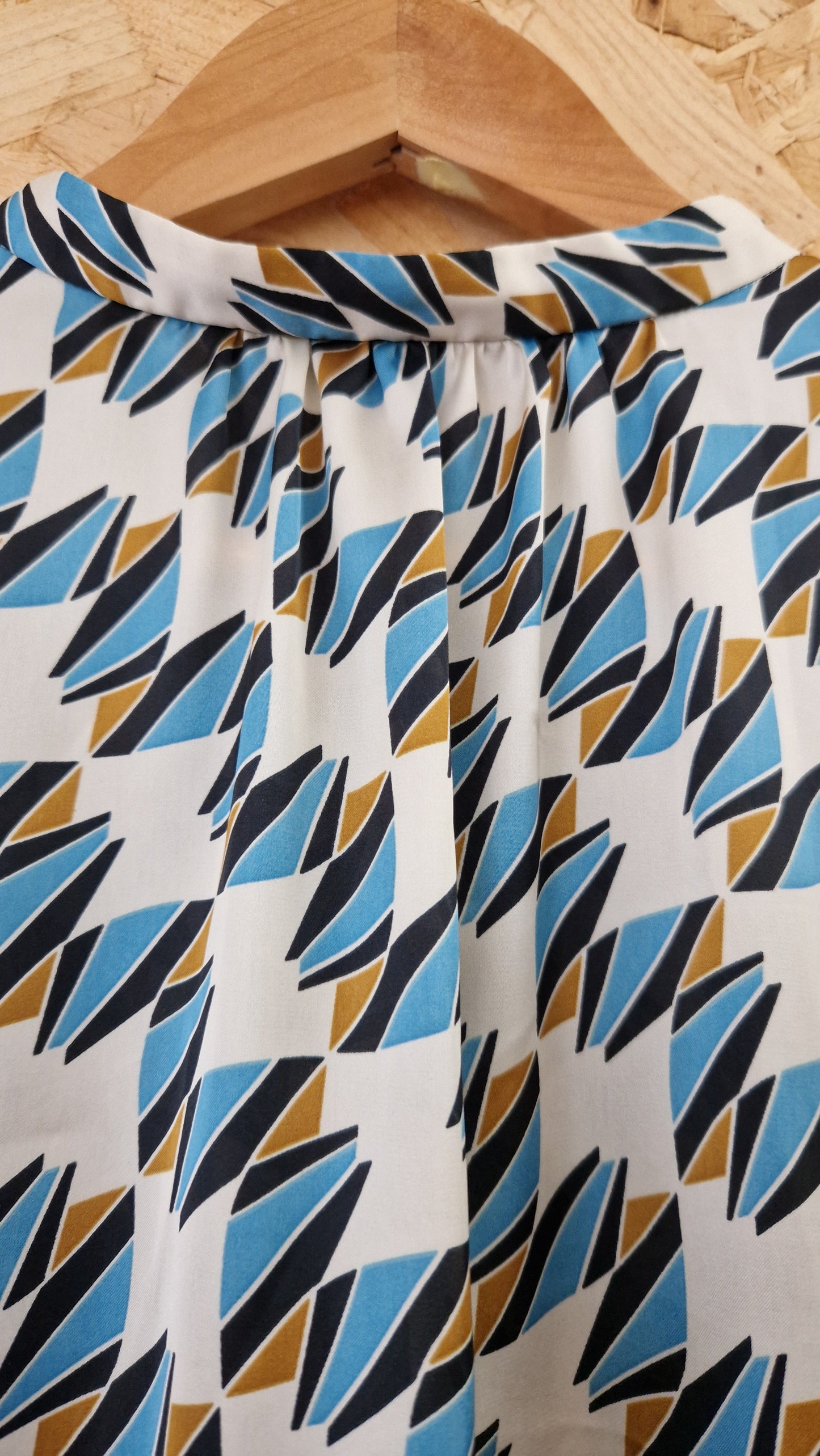 Preloved Zara Three Quarter Sleeve & Placket Printed Blouse Size Small