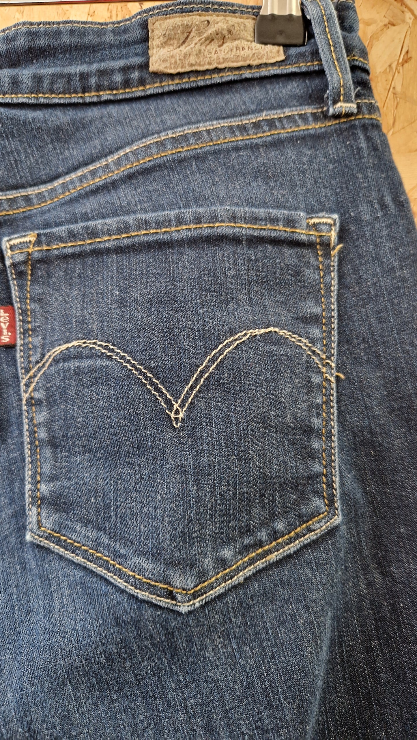 Preloved Levi's Demi Curve Classic Slim Leg Jeans  Waist Size 28