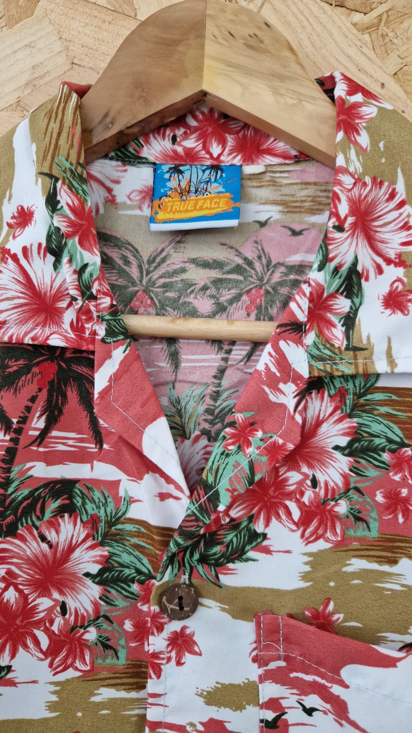 Preloved True Face Vintage Short Sleeve Hawaiian Print Shirt Size Large