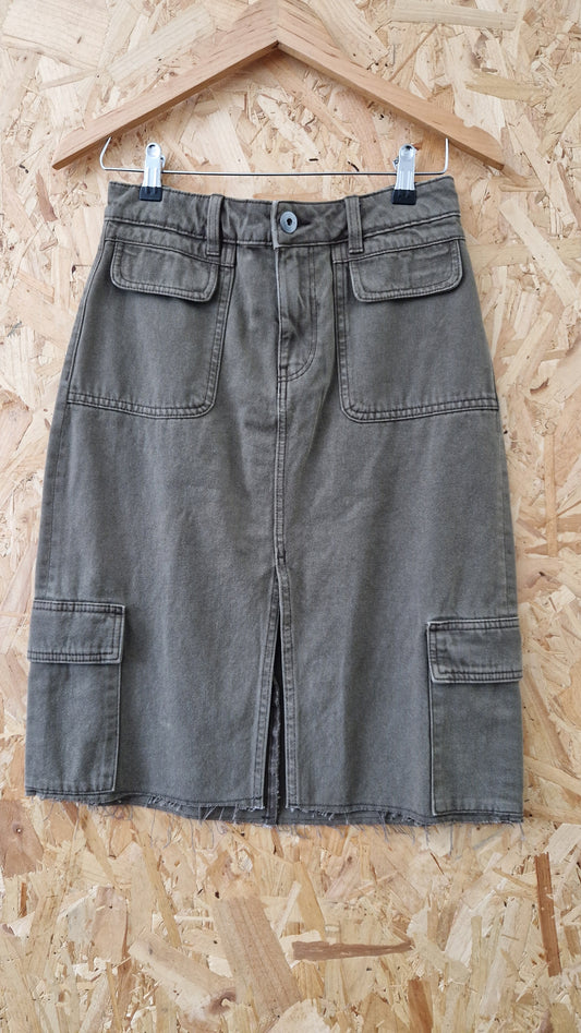 Preloved H&M Multi Pocket Skirt Size 8