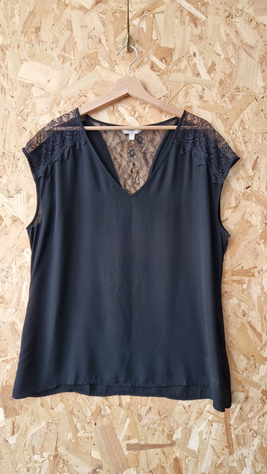 Preloved Cap Sleeve Banana Republic Blouse with Lace Insert Size XLarge