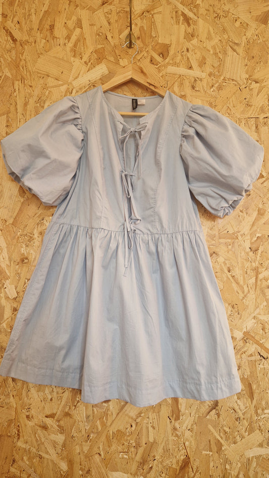 Preloved H&M Divided Puff Sleeve Bow Front Short Dress Size Medium