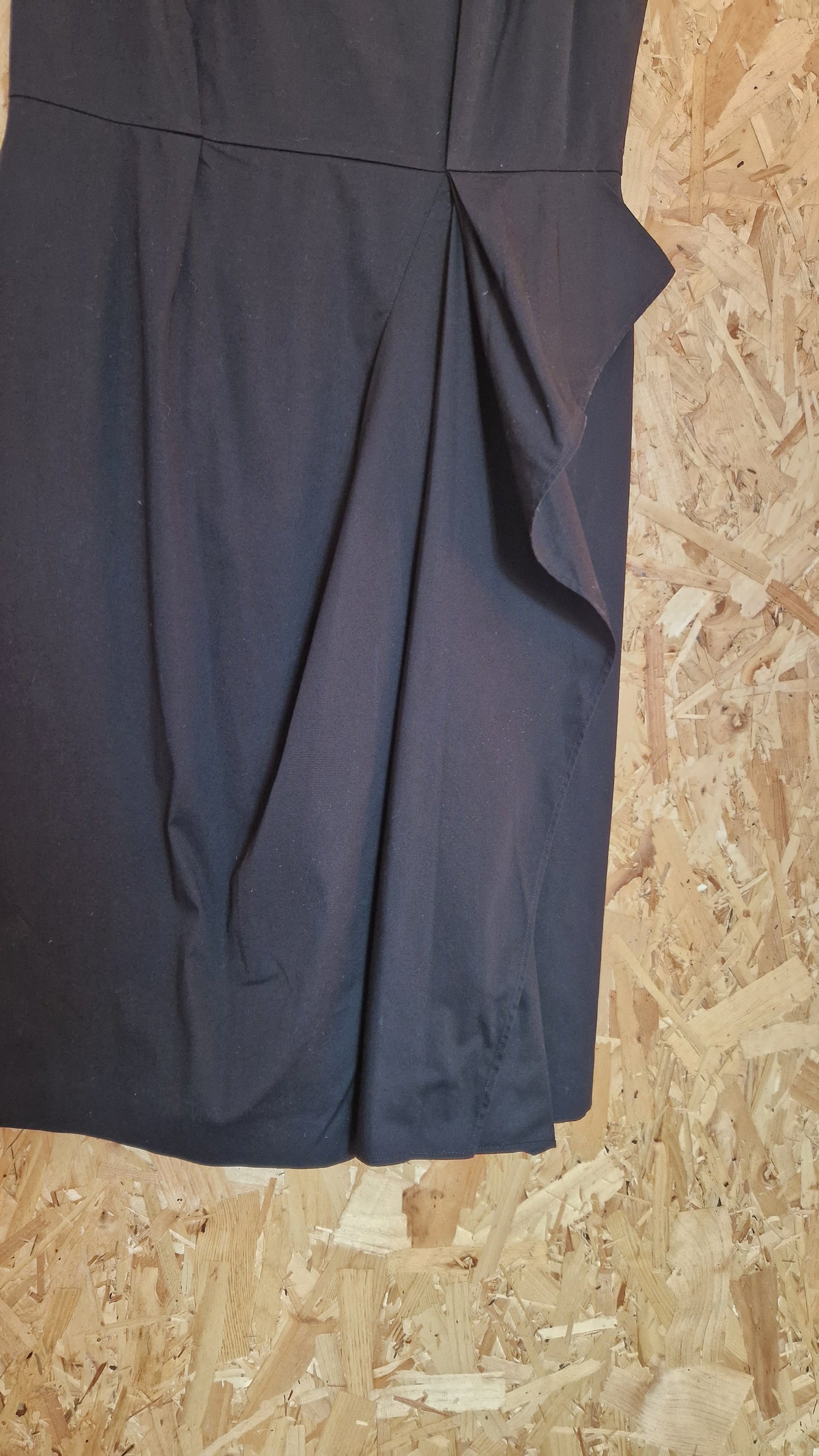 Preloved MaxMara Sleeveless Shift Dress with Pleat Detail Size 16