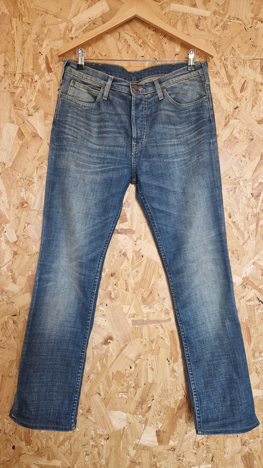 Preloved Lee Jegger Jeans Waist Size 33 Leg Length 32 (shorten to 30)