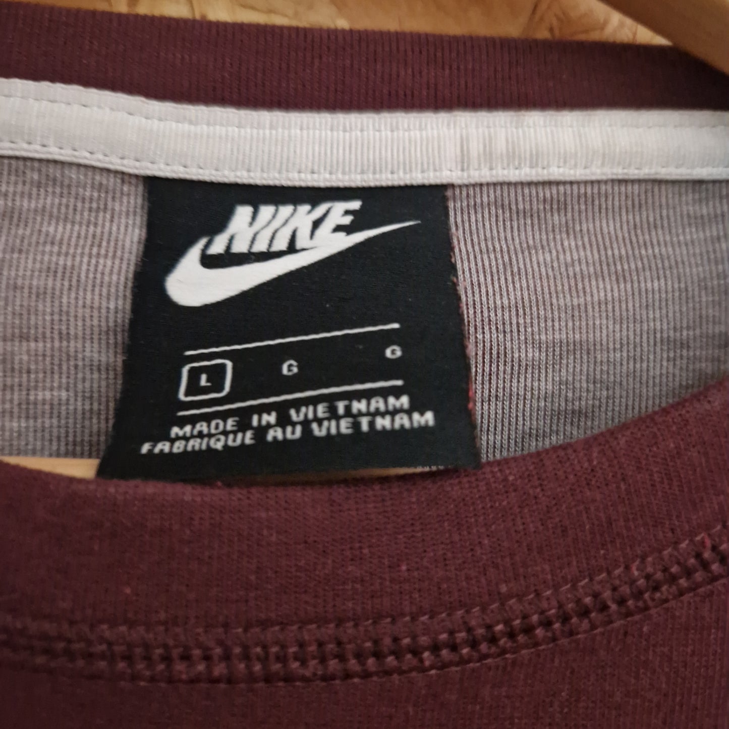 Preloved Nike Cropped Sweatshirt with Dropped Shoulders Size Large