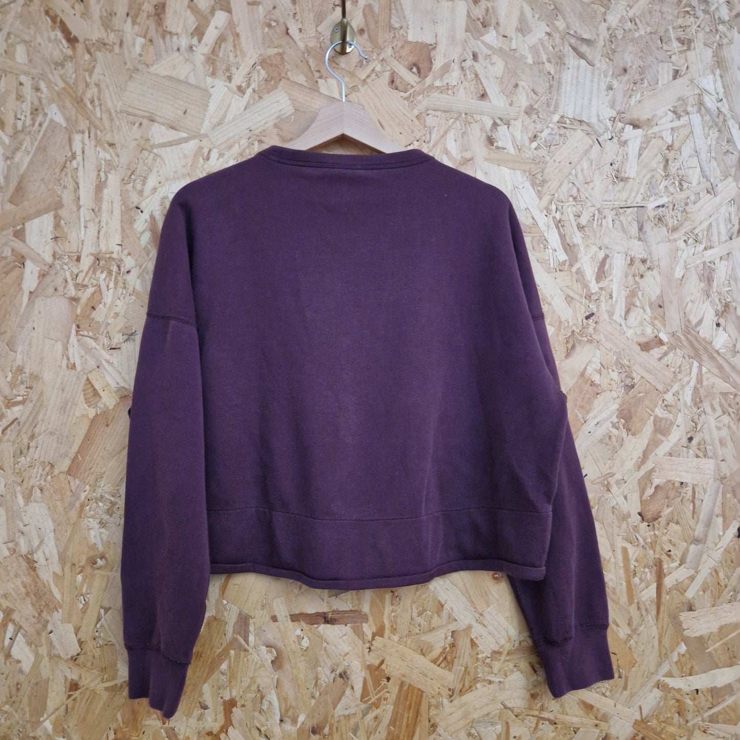 Preloved Nike Cropped Sweatshirt with Dropped Shoulders Size Large