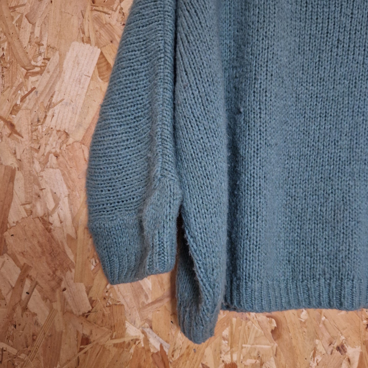 Preloved J&L Paris V-Neck Oversized Cropped Jumper Size Medium