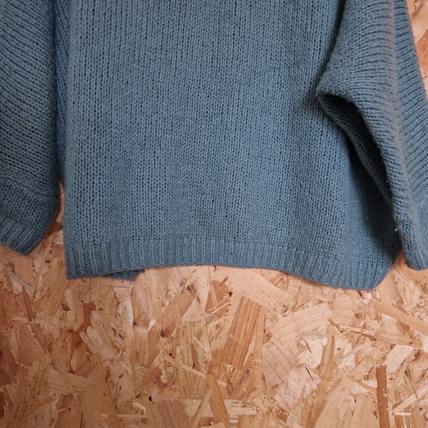 Preloved J&L Paris V-Neck Oversized Cropped Jumper Size Medium