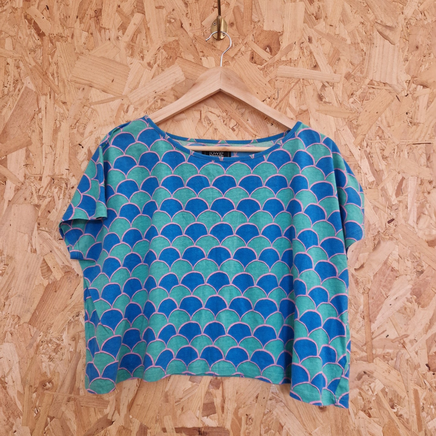 Preloved Lowie Geometric Boxy Cropped T-shirt Size Large