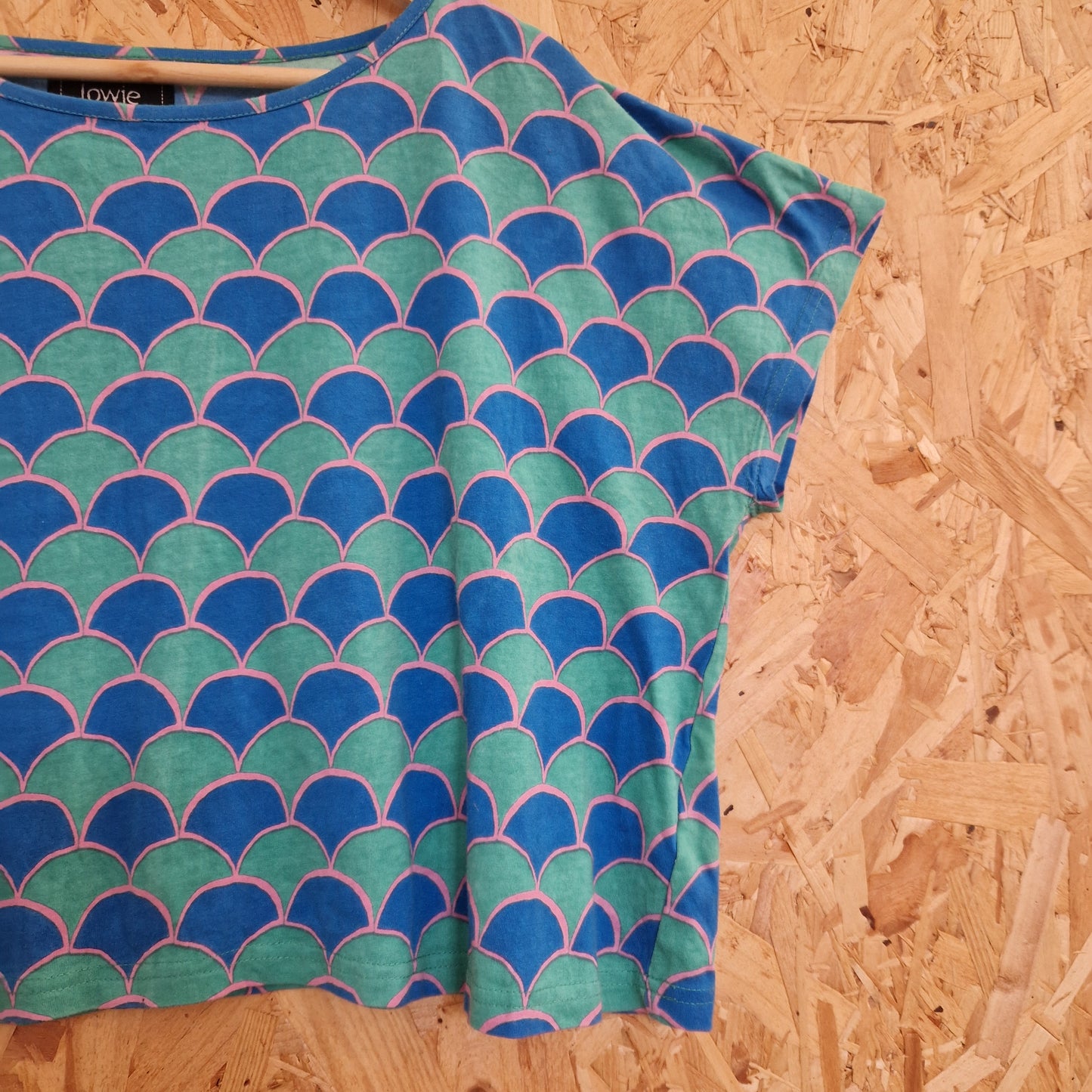 Preloved Lowie Geometric Boxy Cropped T-shirt Size Large