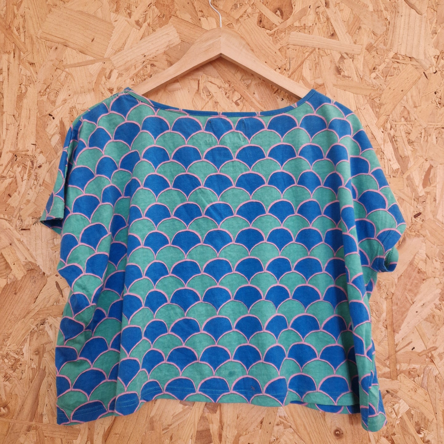 Preloved Lowie Geometric Boxy Cropped T-shirt Size Large