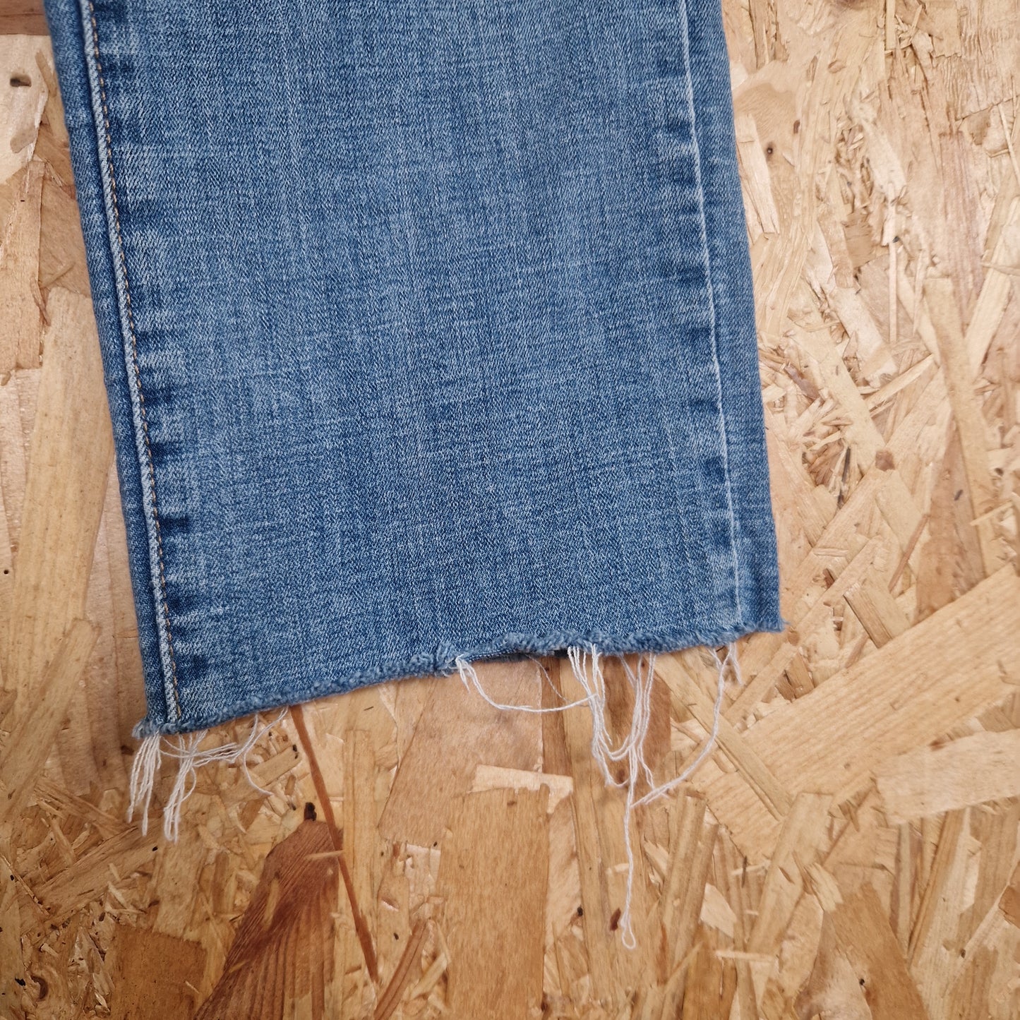 Preloved Levis 314 Shaping Straight Jeans Waist Size 29